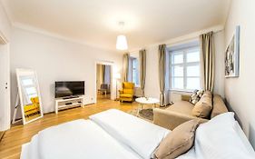 Beautiful City Apartment At Famous Ballgasse